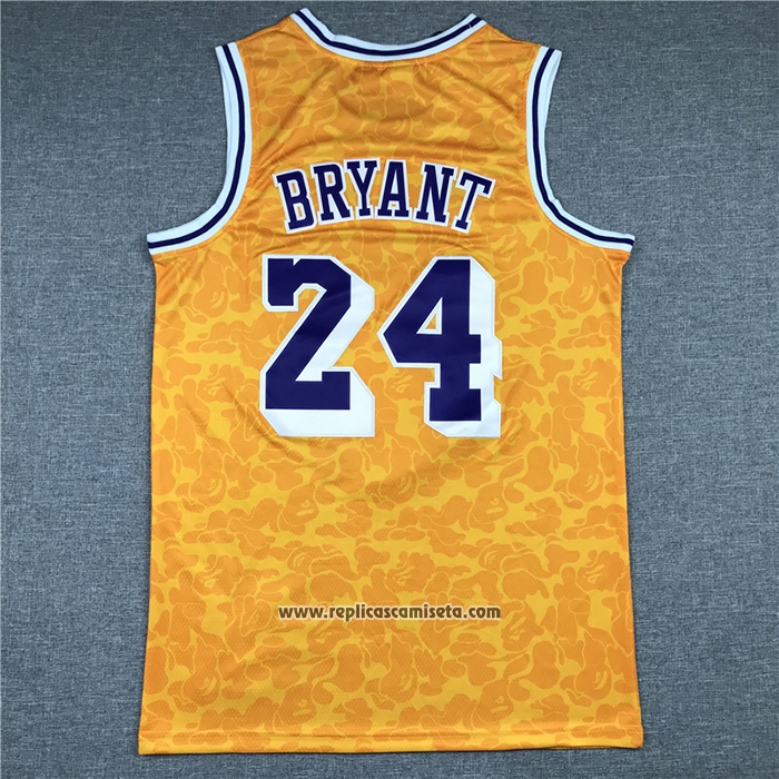 Camiseta Los Angeles Lakers Bape #24 Mitchell & Ness Amarillo